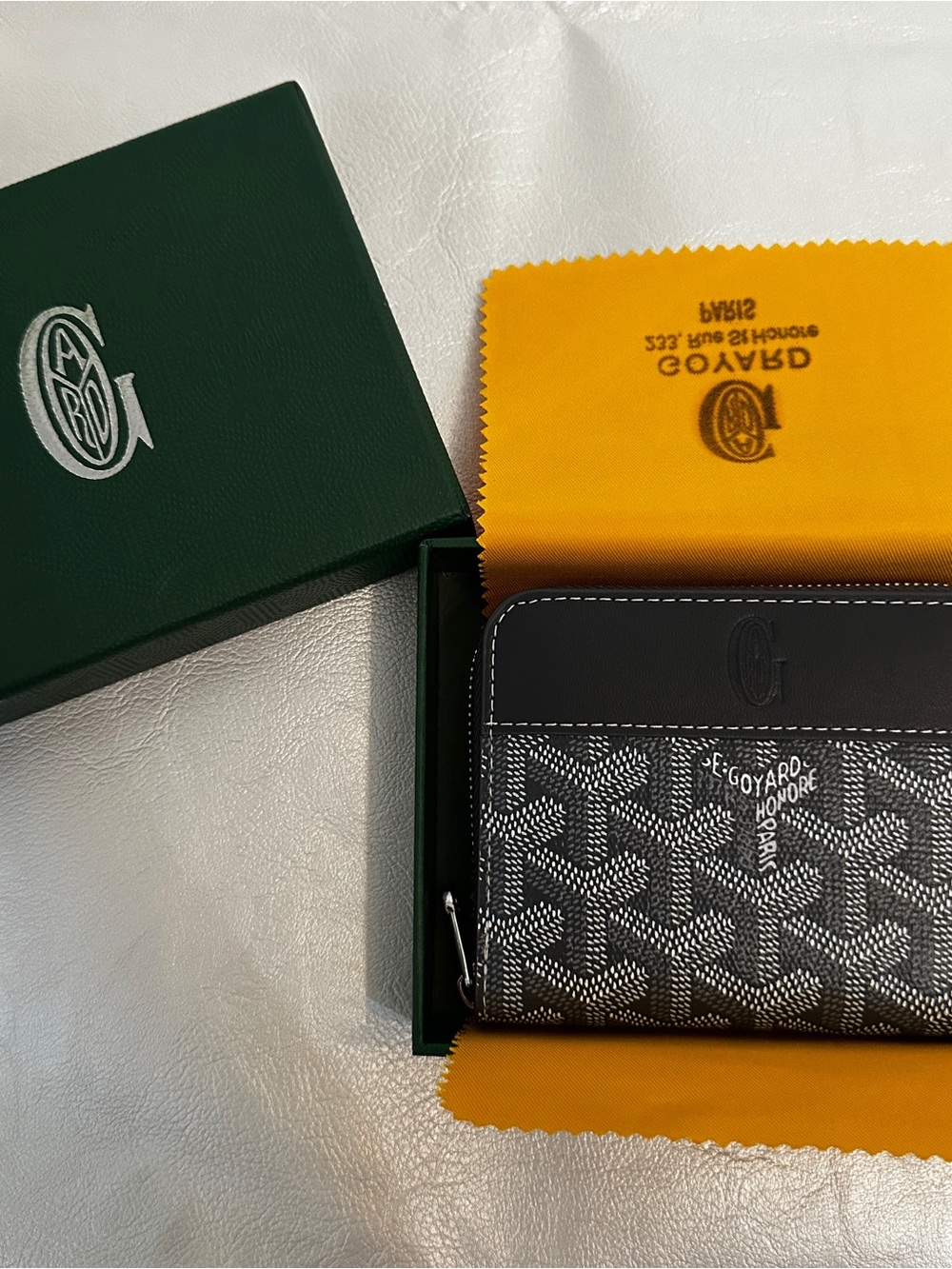 Goyard Black & White Zip Card Holder with Goyardine Pattern